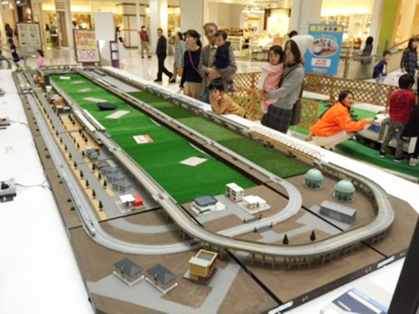 ③Nゲージ鉄道模型走行＆運転体験