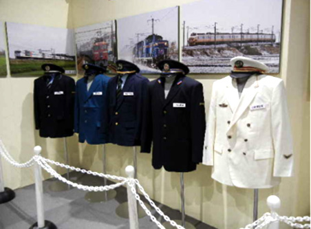 ⑥制服展示・撮影コーナー